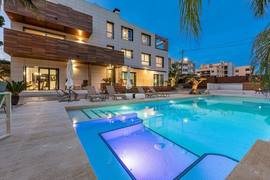 Luxury Casa Con Piscina, Wifi, 150M Dal Mare Apartment Miami Playa Exterior photo
